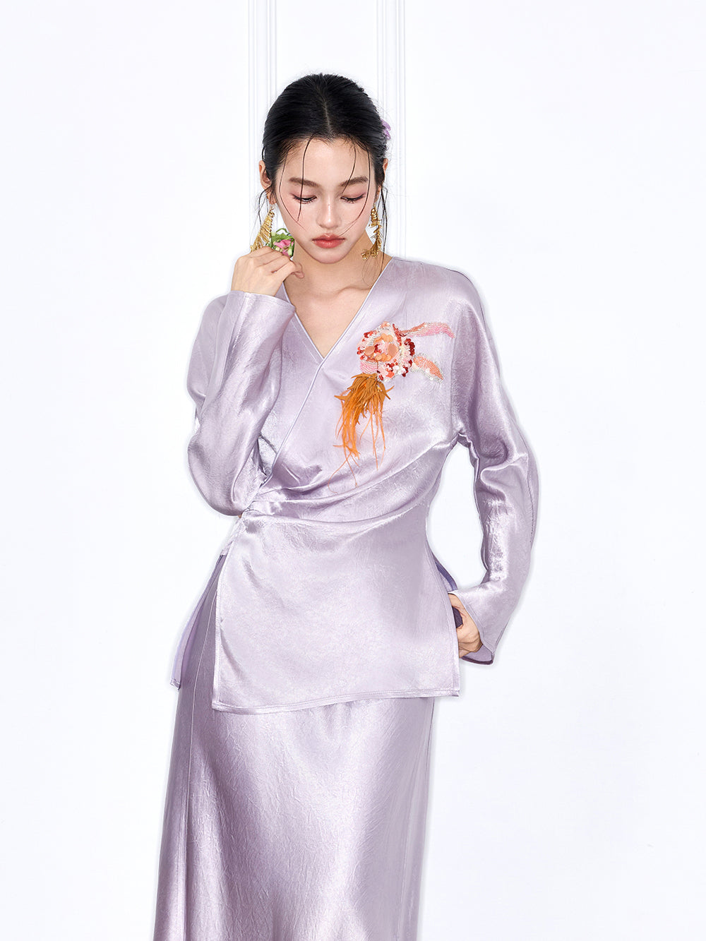 MUKZIN "Capsule Collection" New Chinese Style Embroidered V-Neck Acetate Blouse