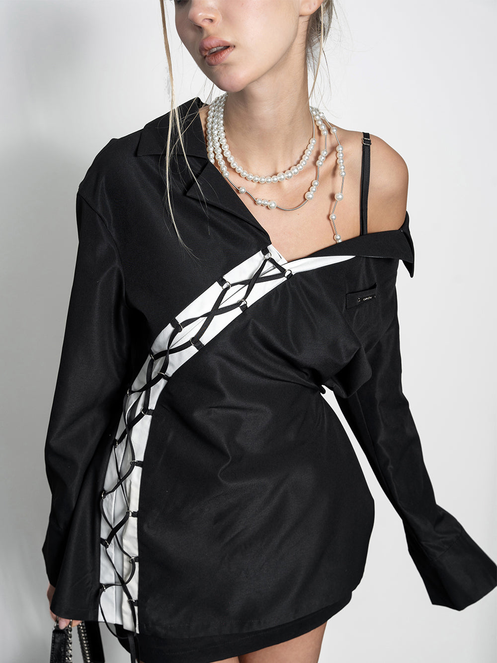 MUKTANK x Jqwention Spicy Asymmetrical Single-shoulder Black Shirt