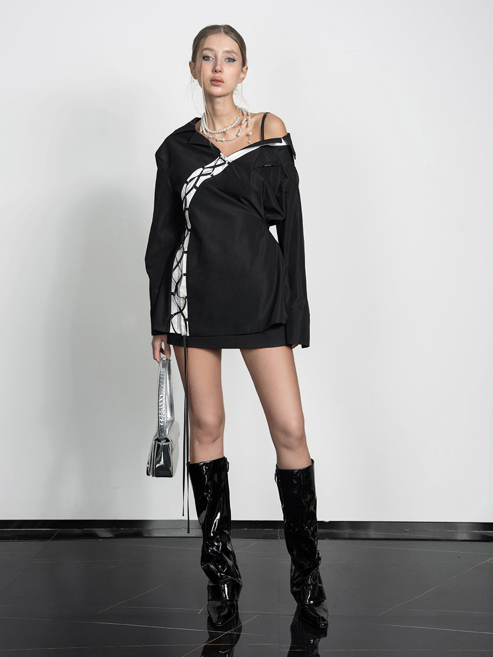 MUKTANK x Jqwention Spicy Asymmetrical Single-shoulder Black Shirt