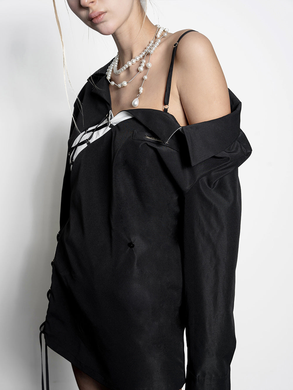 MUKTANK x Jqwention Spicy Asymmetrical Single-shoulder Black Shirt