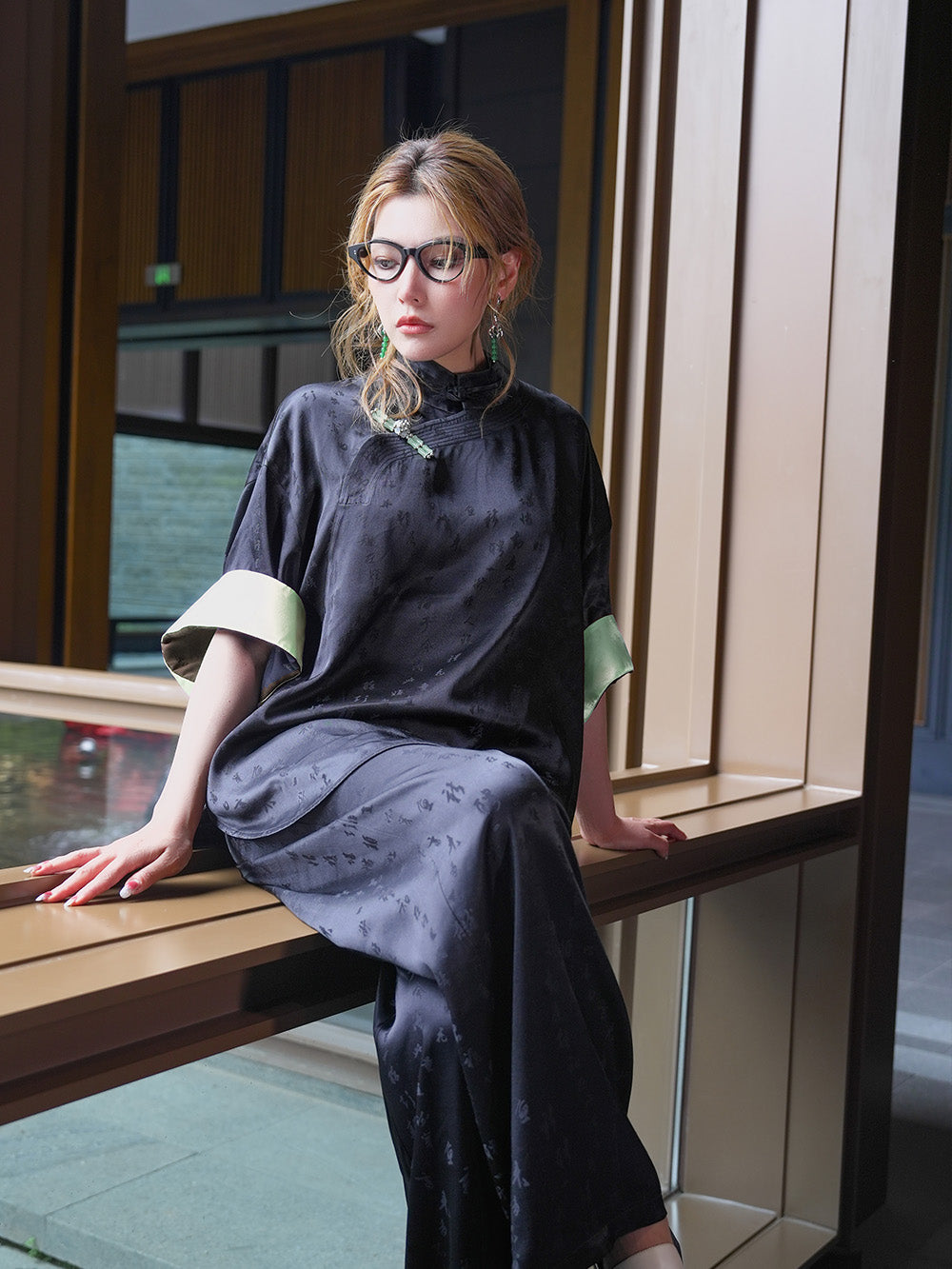 MUKZIN Black Chinese Character Printed Cheongsam Collar Loose T-shirt