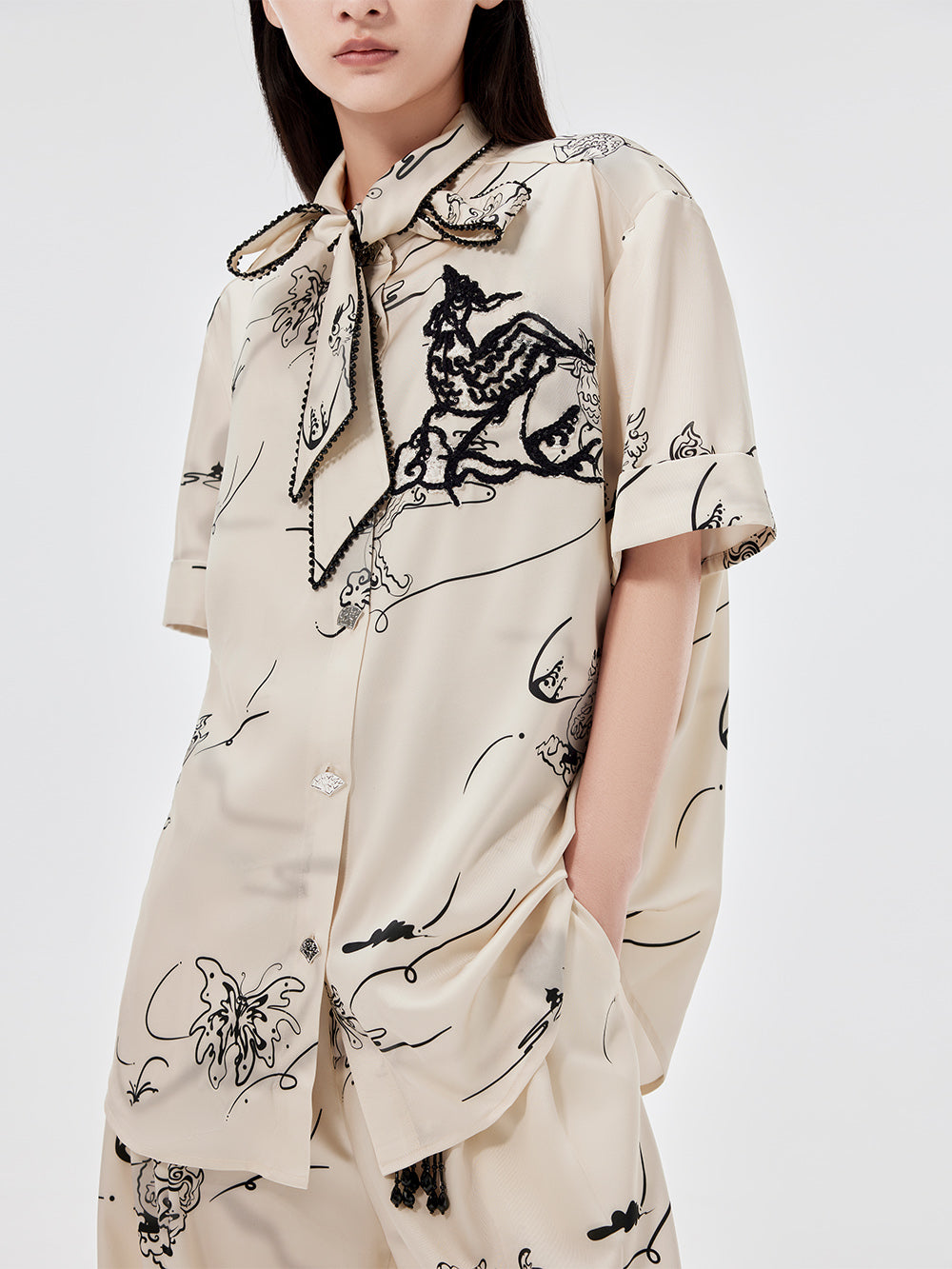 MUKZIN Satin Floating Collar Shirt
