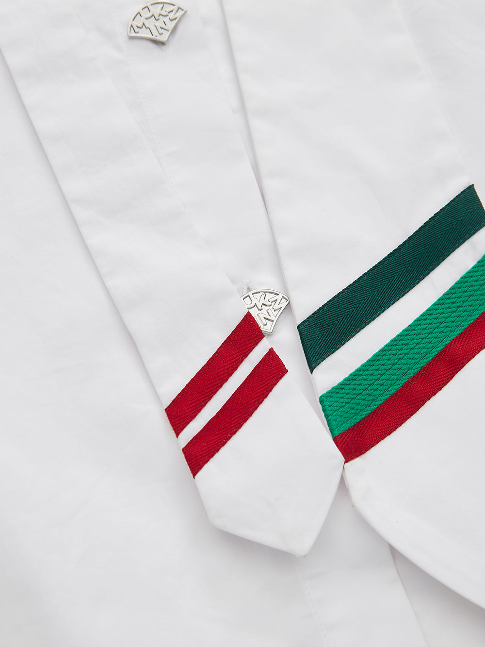 MUKZIN White Varsity Collar T-Shirt