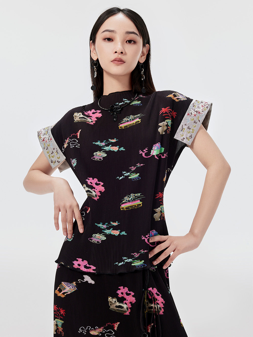 MUKZIN Mid-collar Printed Sleeveless Slim Fit T-shirt