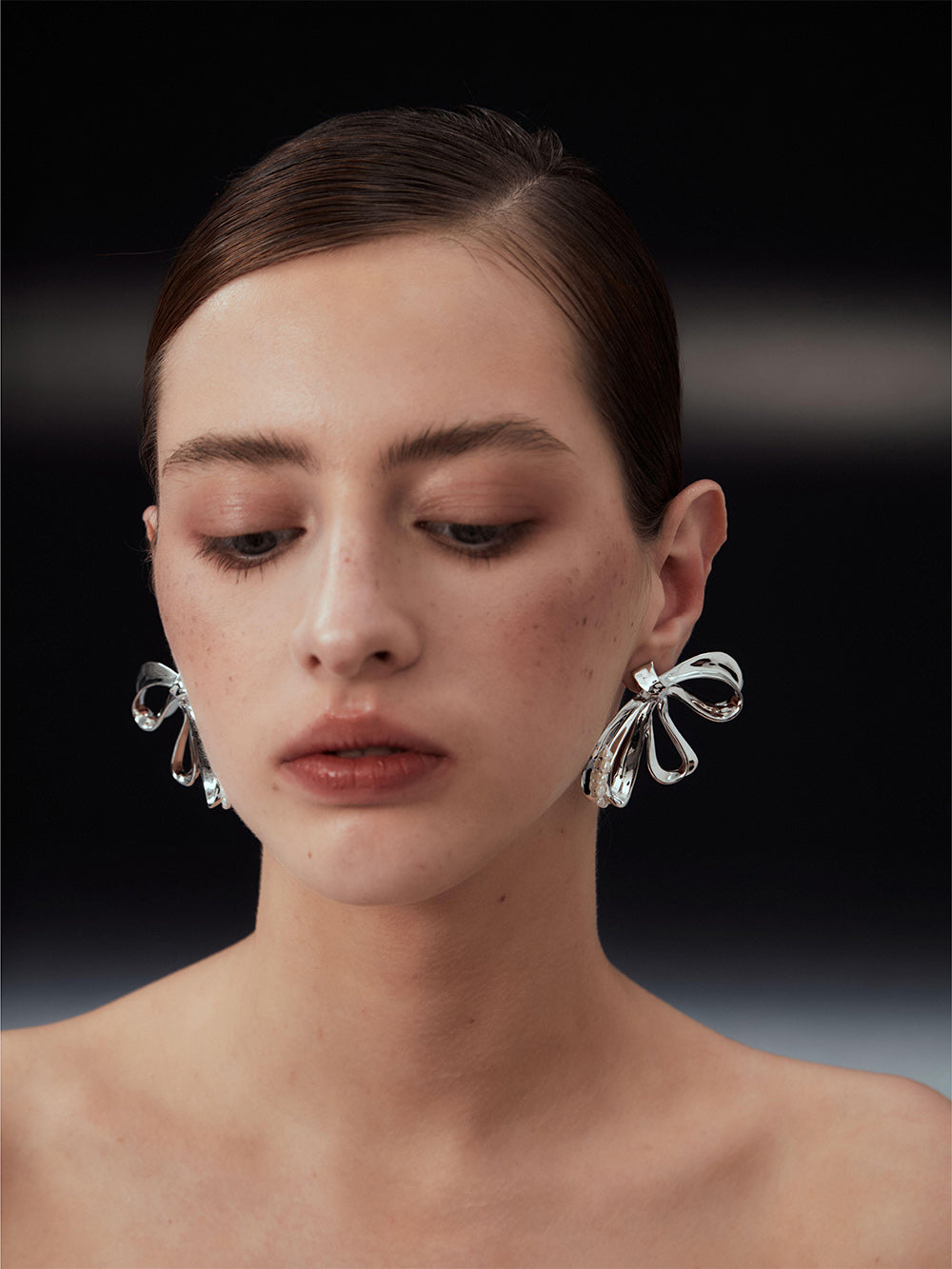 MUKTANK X PEARLONA Dangerous Garden -Sharp Pineapple Big Bow Pearl Earrings
