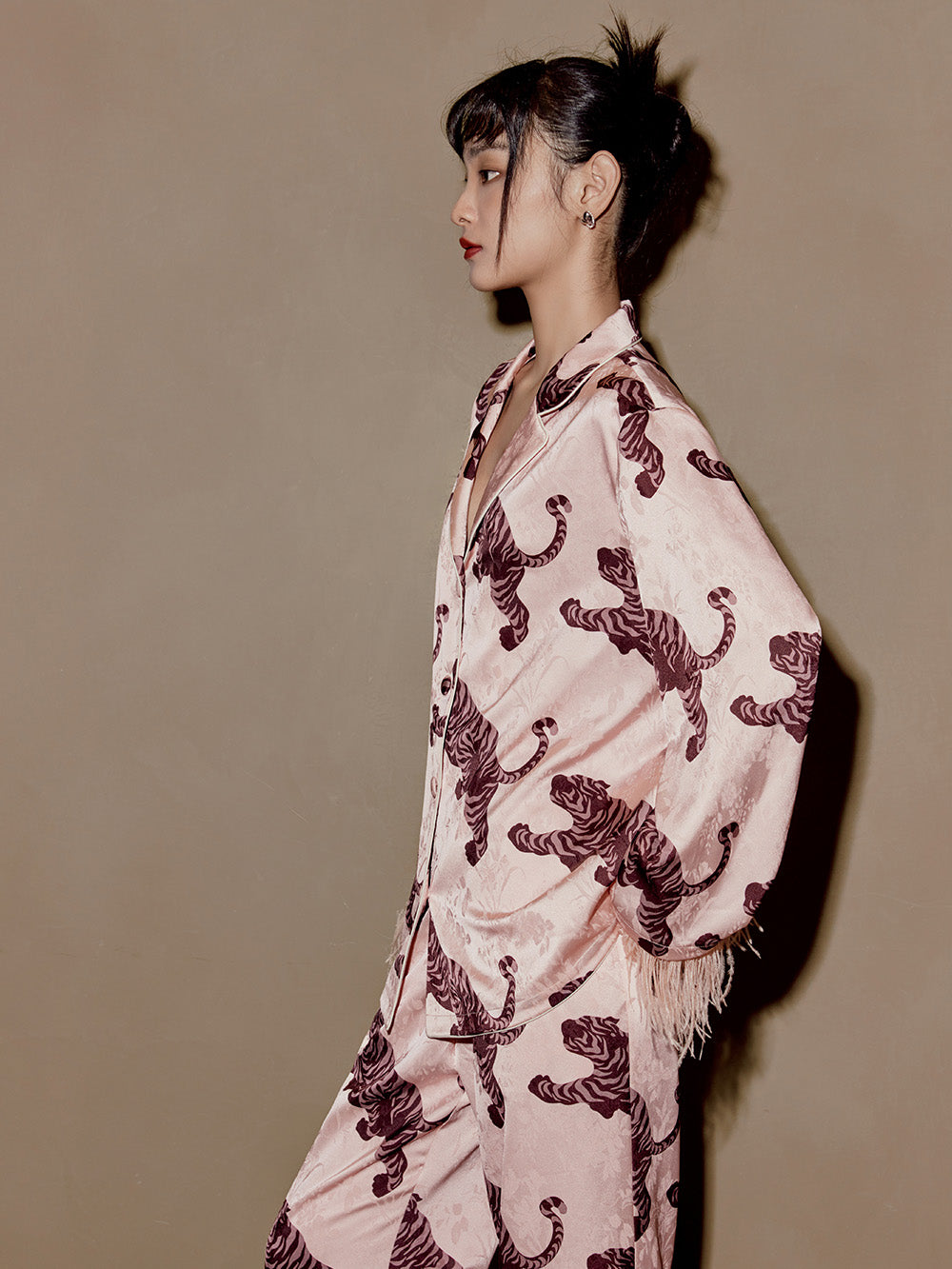 MUKZIN Crouching Dragon and Hidden Tiger with Ostrich Hair Pajama Shirts