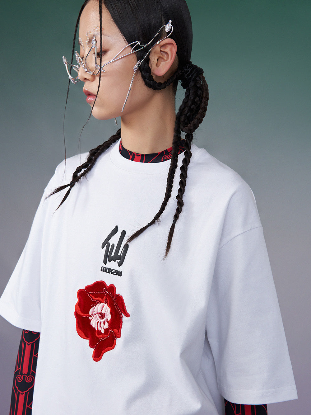 MUKZIN White Refreshing Simple T-shirt Embroidered