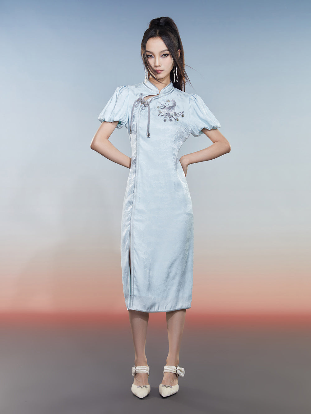 MUKZIN Charming Cheongsam Hollow Puff Sleeves Embroidered Slits