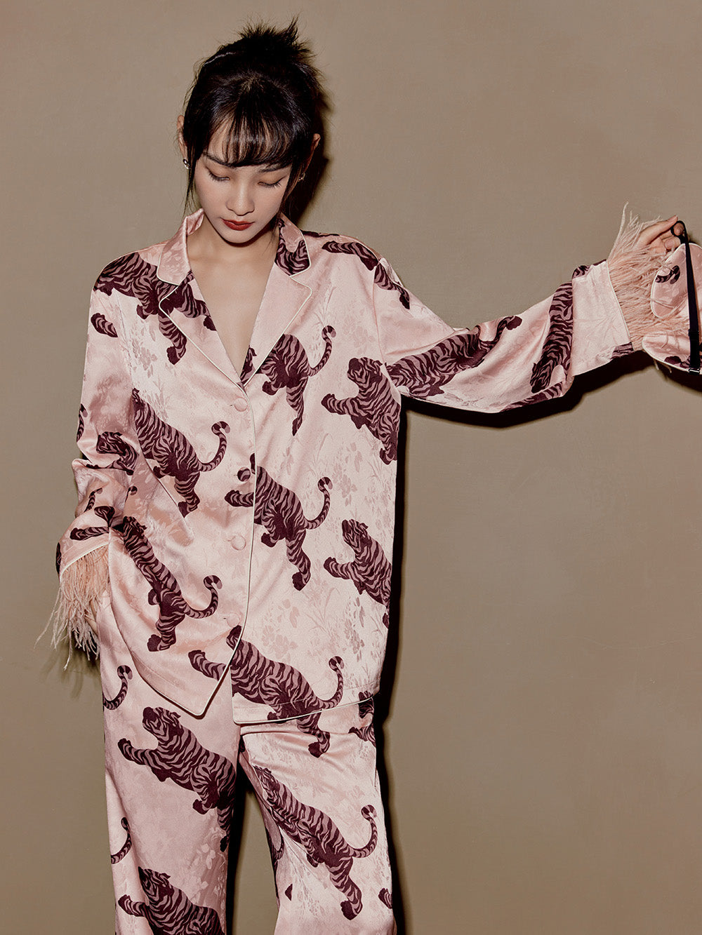 MUKZIN Crouching Dragon and Hidden Tiger with Ostrich Hair Pajama Shirts