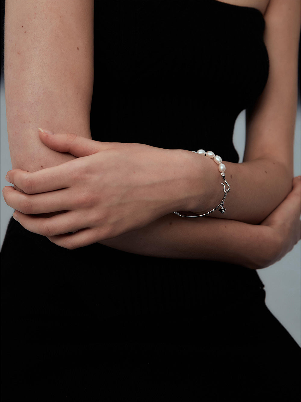 MUKTANK x PEARLONA Dangerous Garden -Long Leg Mushroom Baroque Pearl Bracelet