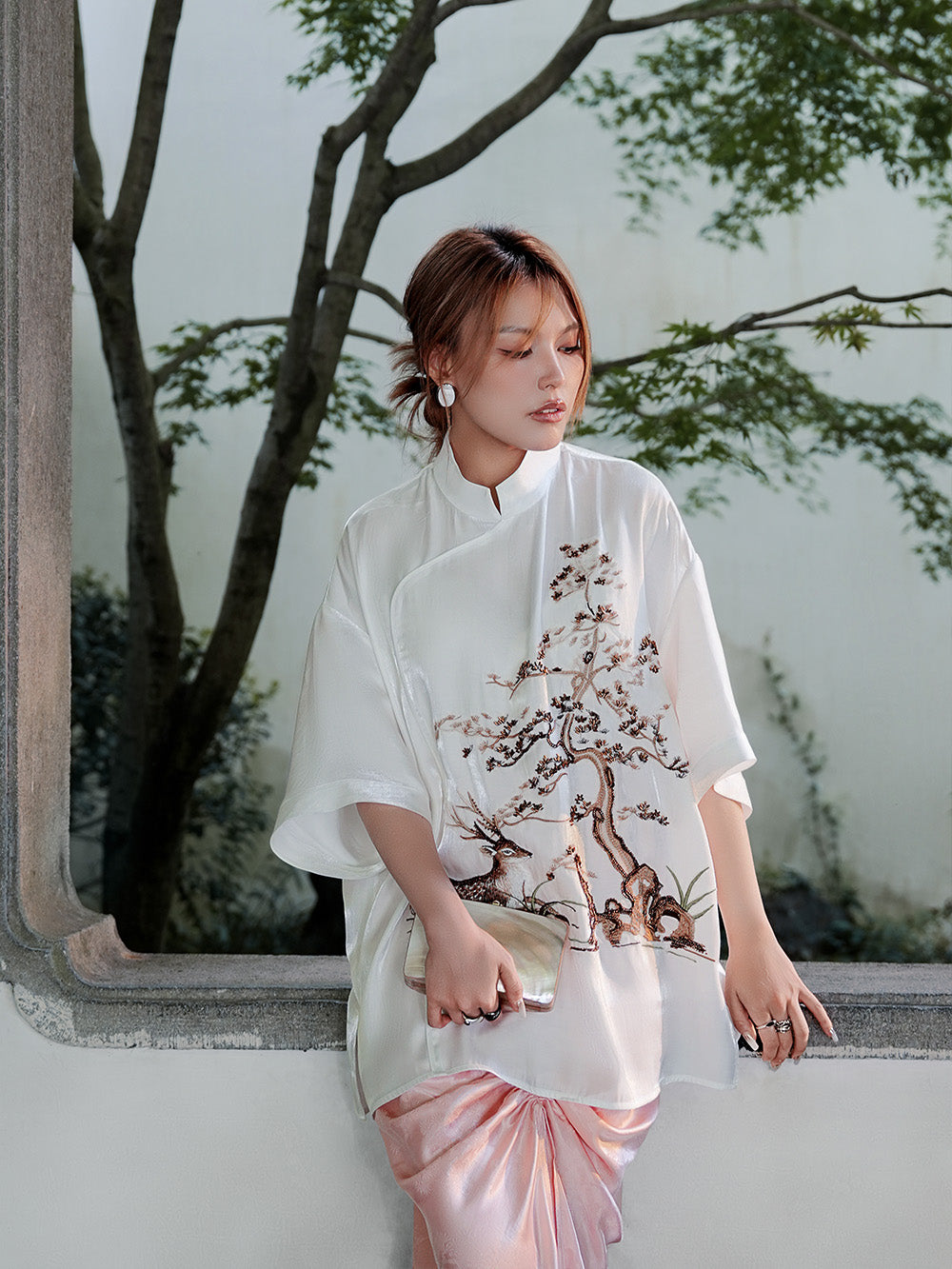 MUKZIN White Chinese Embroidery Mid-sleeve Loose Shirt