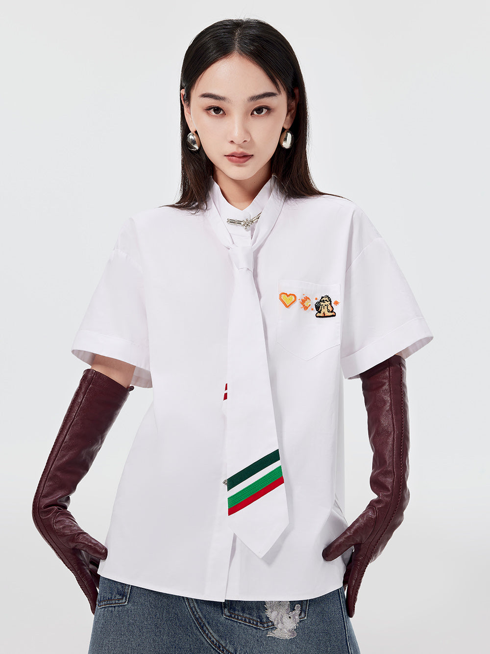 MUKZIN White Varsity Collar T-Shirt