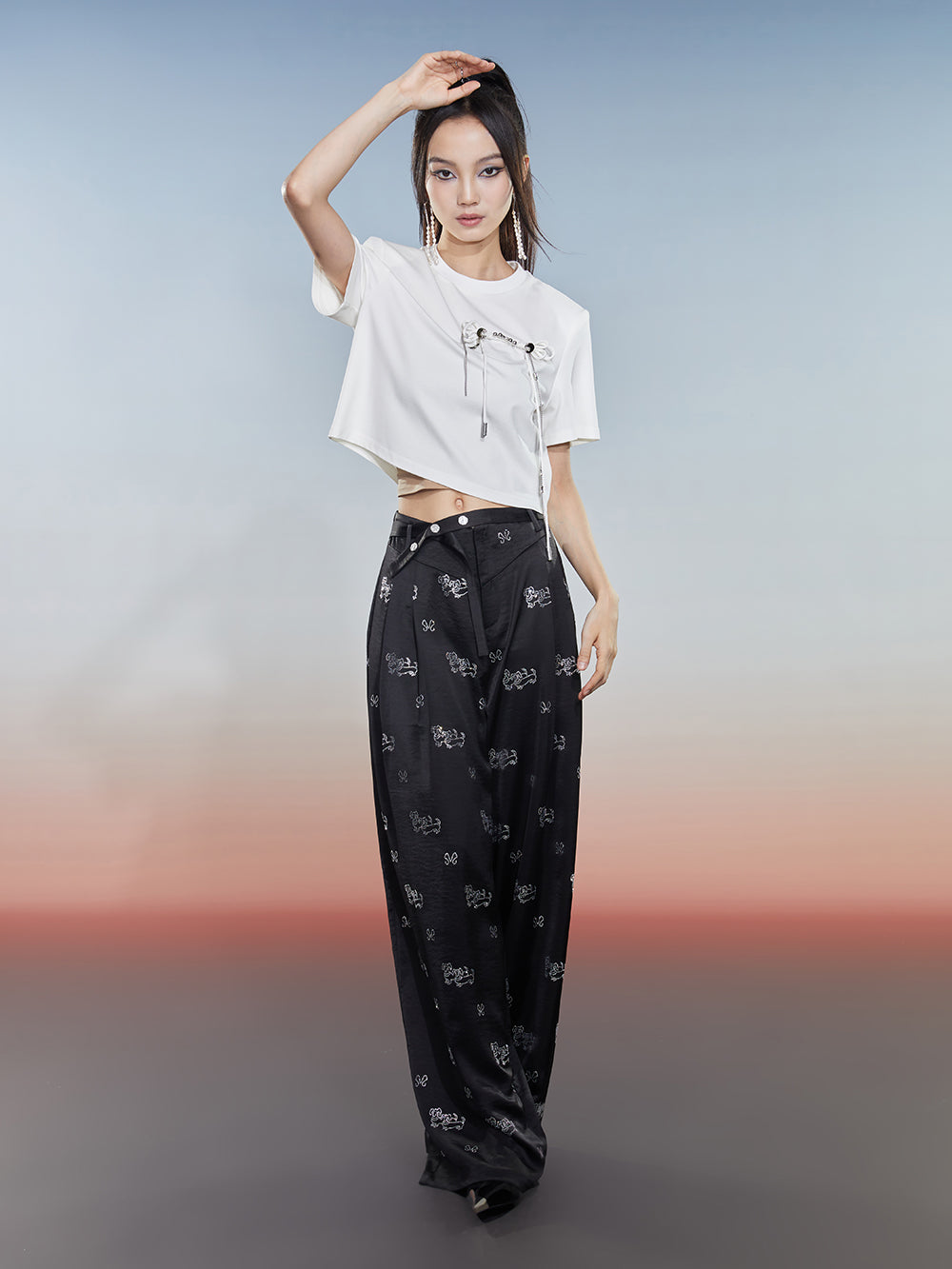 MUKZIN White Short Bow Design Casual T-shirt