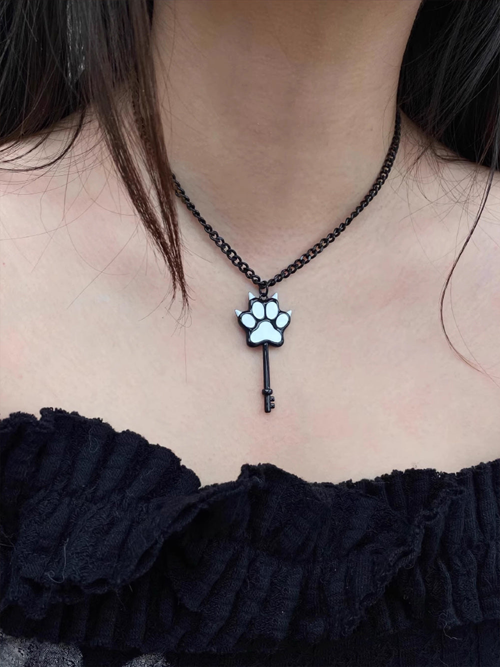 MUKTANK X WHITEHOLE Wealthy Little Dog Paw Necklace