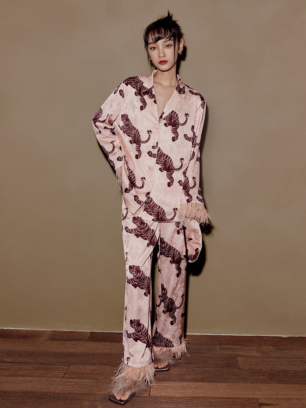 MUKZIN Crouching Dragon and Hidden Tiger with Ostrich Hair Pajama Shirts