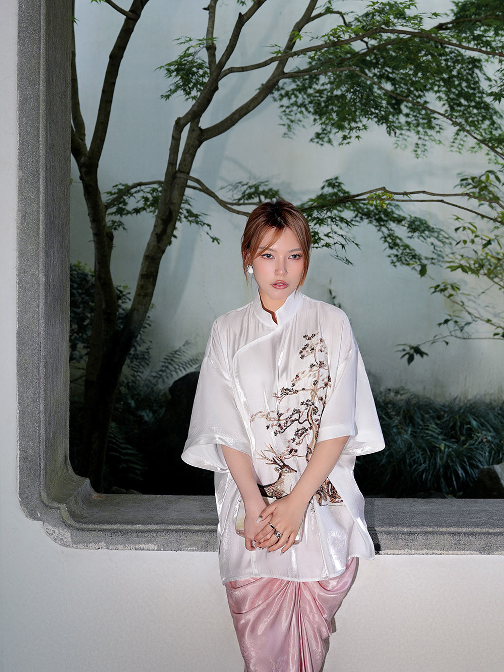 MUKZIN White Chinese Embroidery Mid-sleeve Loose Shirt