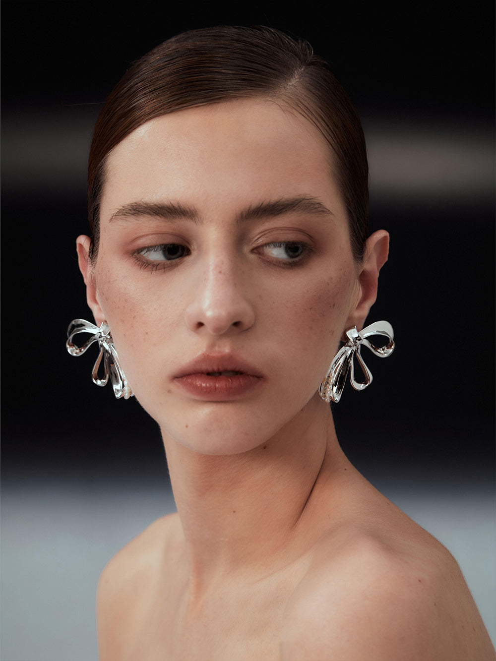 MUKTANK X PEARLONA Dangerous Garden -Sharp Pineapple Big Bow Pearl Earrings