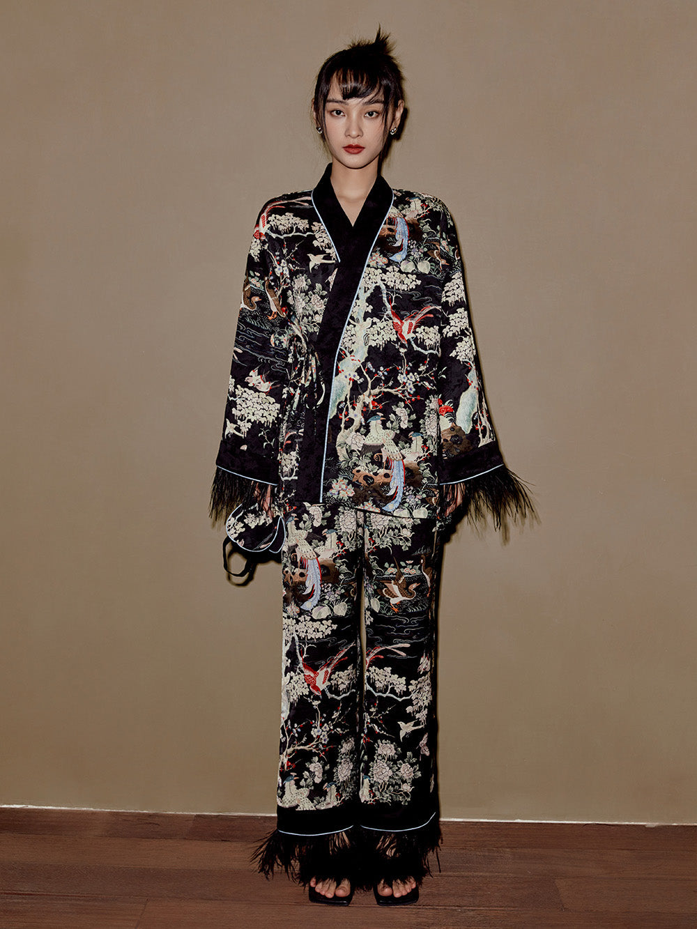 MUKZIN Chinese Style Pajama Suit Removable Ostrich Feather High-quality+Socks