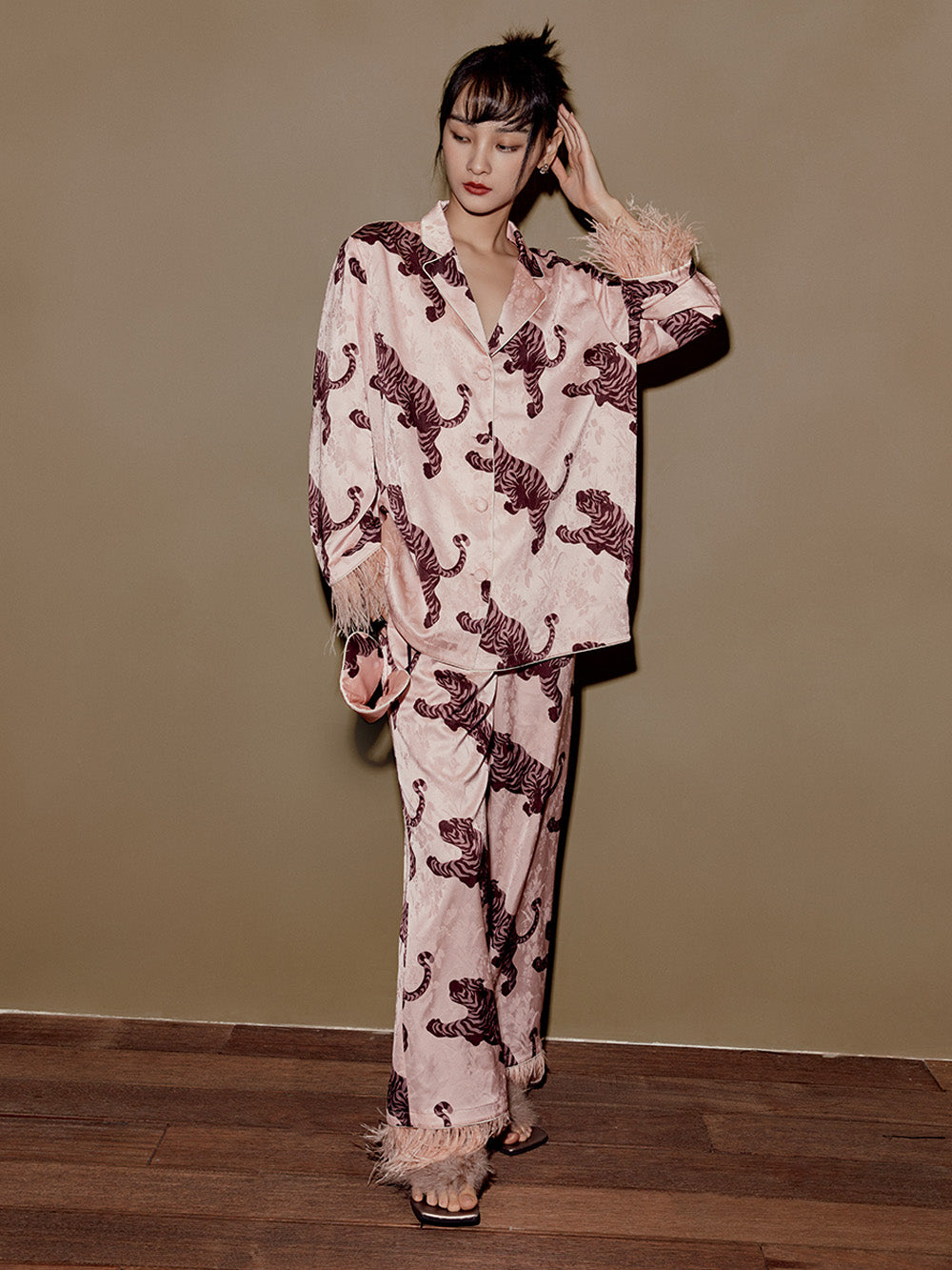 MUKZIN Crouching Dragon and Hidden Tiger with Ostrich Hair Pajama Shirts