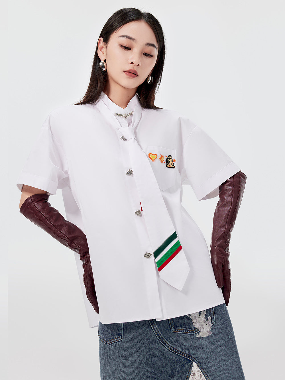 MUKZIN White Varsity Collar T-Shirt