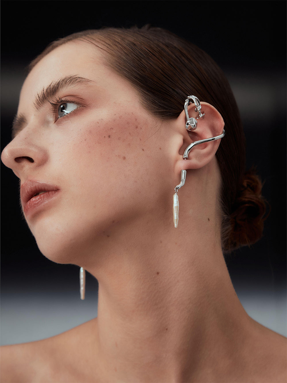 MUKTANK x PEARLONA Dangerous Garden -Silver Baroque Pearl Ear Cuff