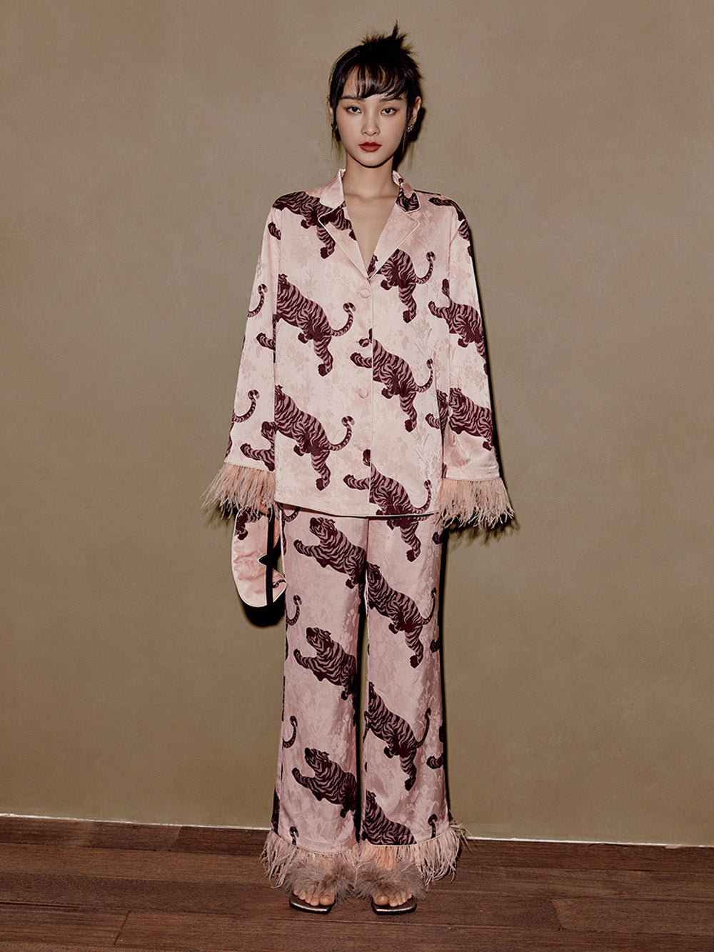 MUKZIN Crouching Dragon and Hidden Tiger with Ostrich Hair Pajama Shirts