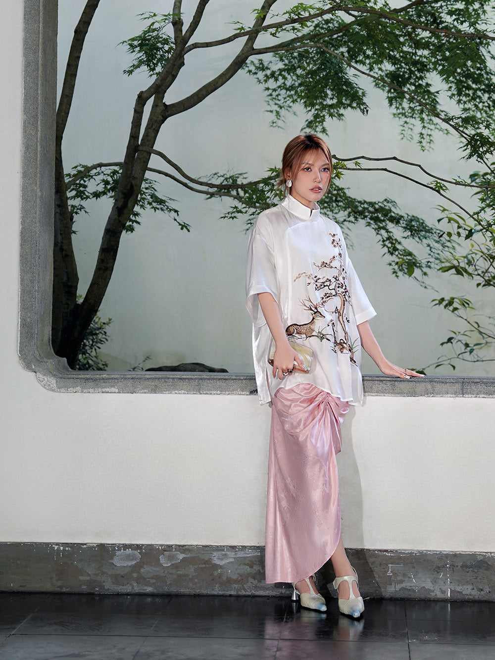 MUKZIN White Chinese Embroidery Mid-sleeve Loose Shirt