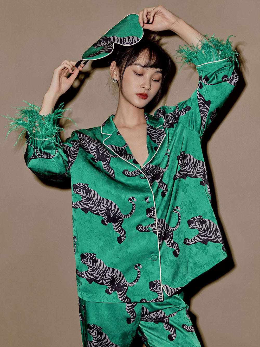 MUKZIN Crouching Dragon and Hidden Tiger with Ostrich Hair Pajama Shirts