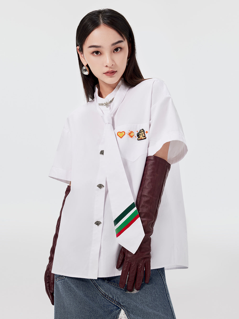 MUKZIN White Varsity Collar T-Shirt