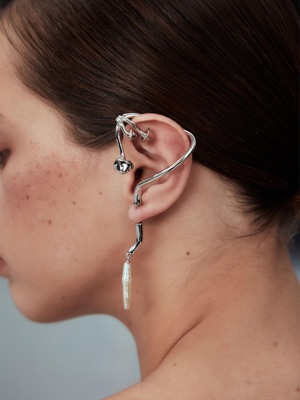 MUKTANK x PEARLONA Dangerous Garden -Silver Baroque Pearl Ear Cuff