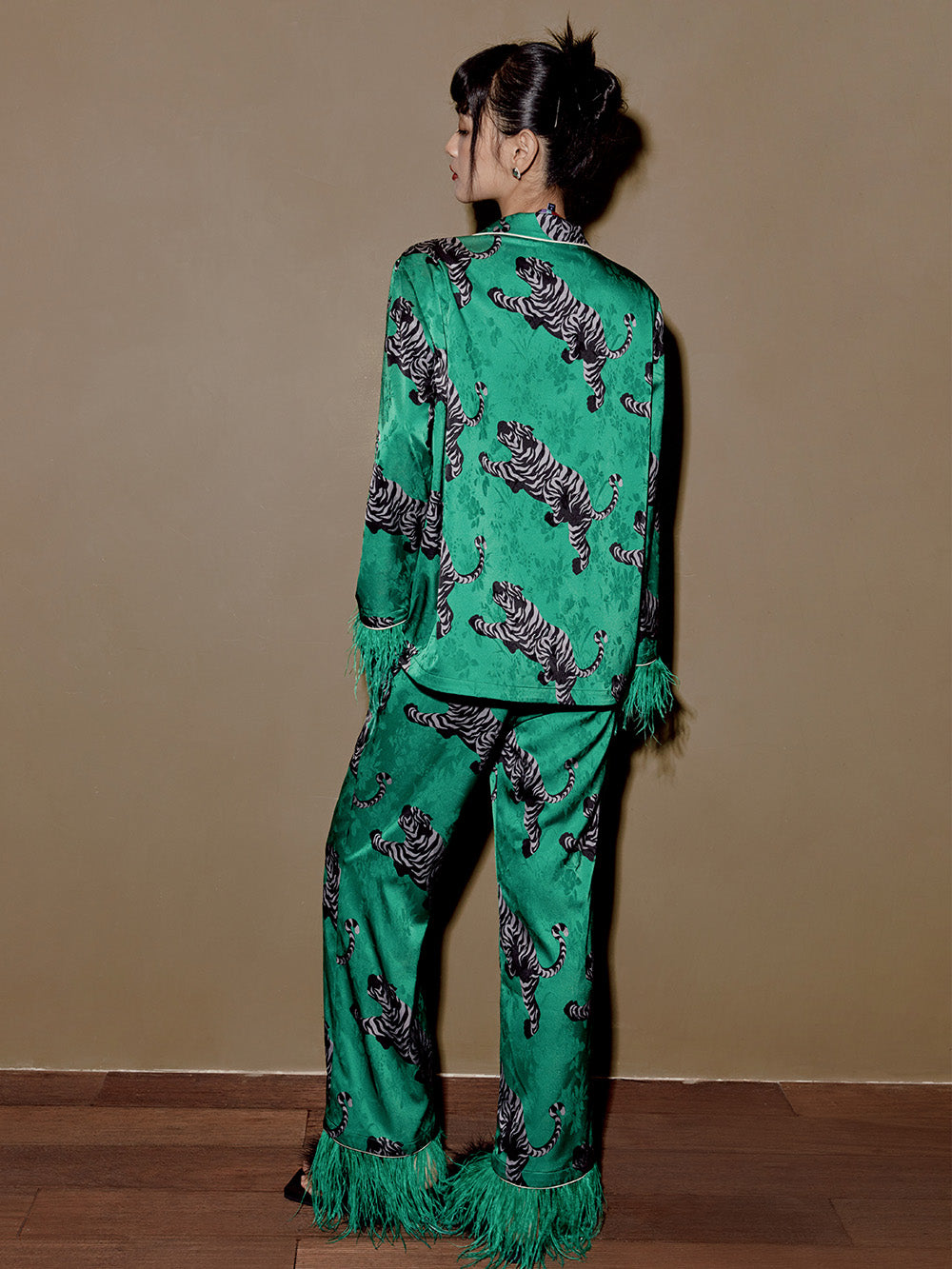 MUKZIN Crouching Dragon and Hidden Tiger with Ostrich Hair Pajama Shirts