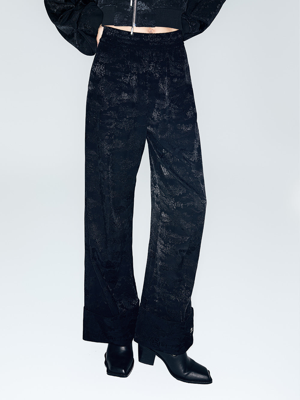 MUKZIN“Capsule Collection”Light Blue Chinese - style Frog Button Floral Embroidered Wide - Leg Pants
