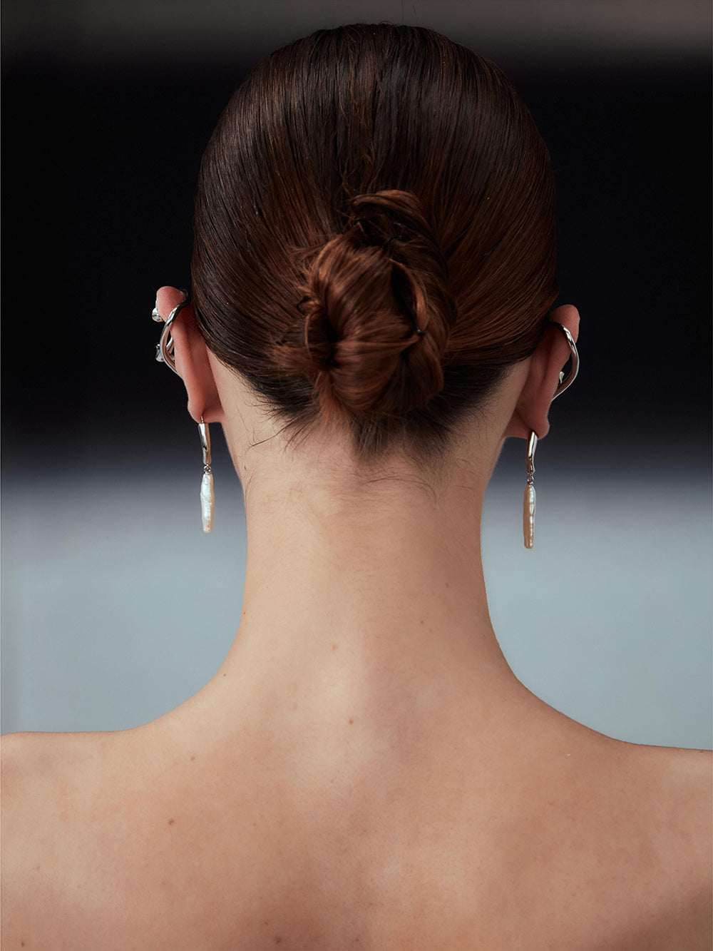 MUKTANK x PEARLONA Dangerous Garden -Silver Baroque Pearl Ear Cuff