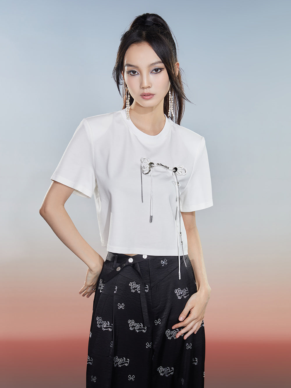 MUKZIN White Short Bow Design Casual T-shirt