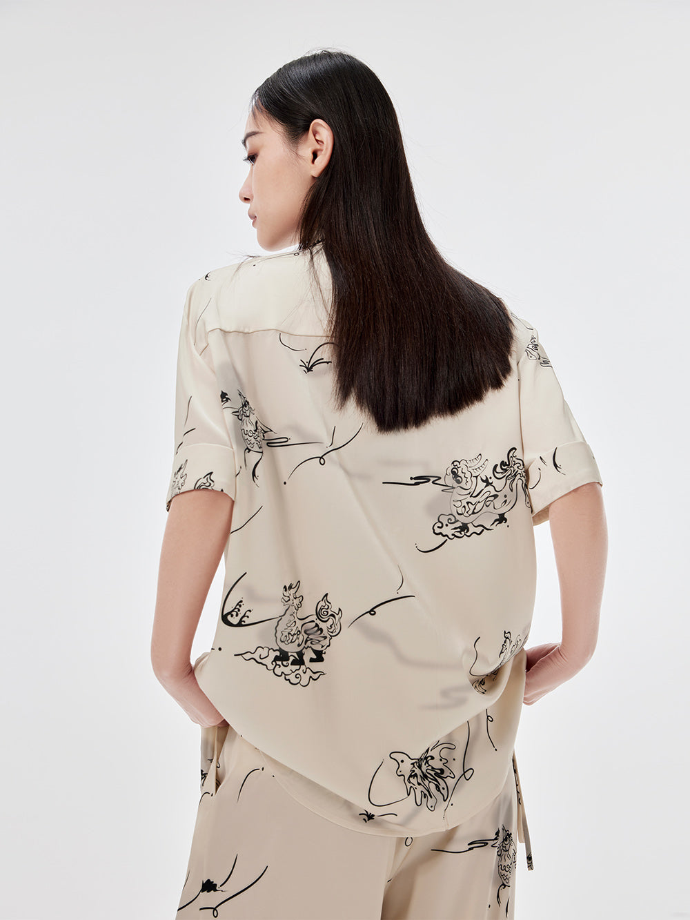 MUKZIN Satin Floating Collar Shirt