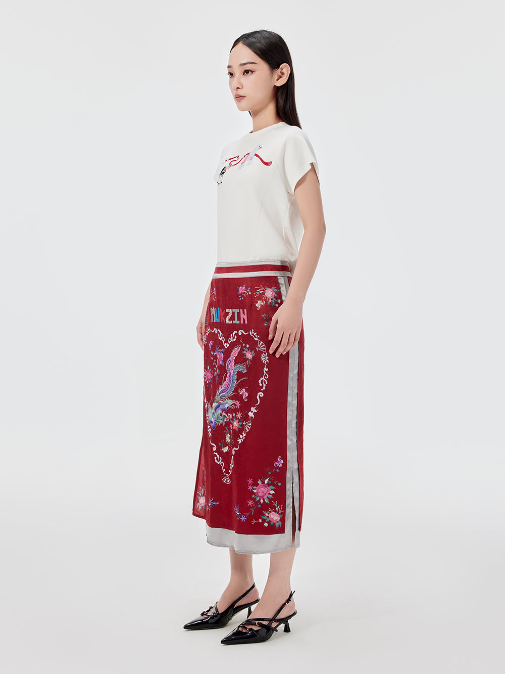 MUKZIN 2-color Loose Embroidered T-shirt