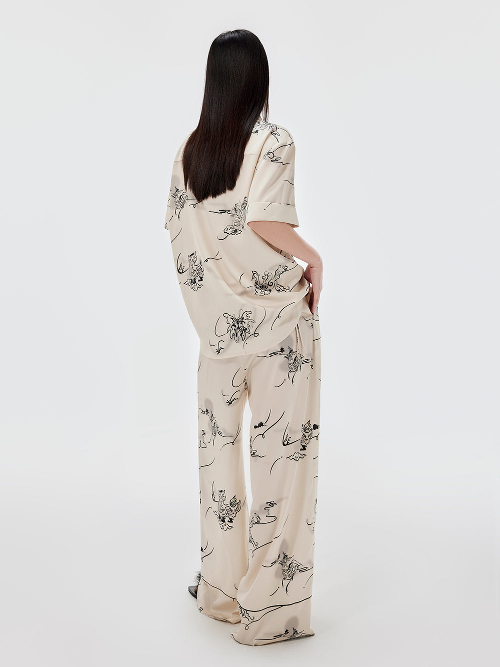 MUKZIN Satin Floating Collar Shirt