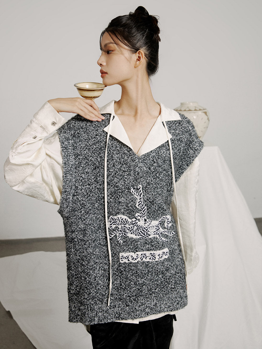 MUKZIN Embroidered Gray Fashionable Versatile Casual Vest