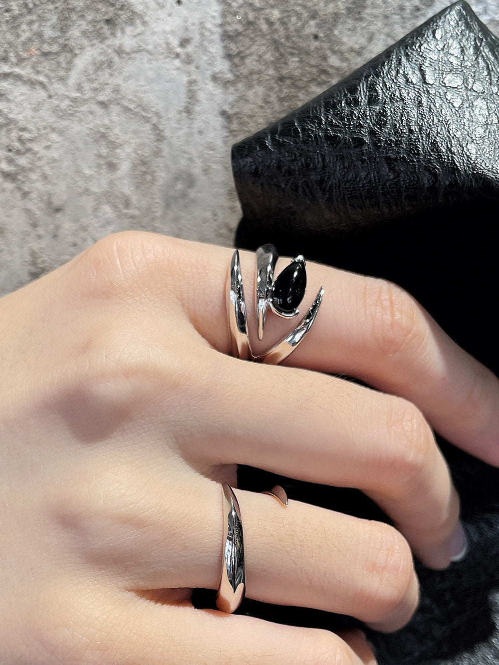 MUKTANK x Mandarin Zan Club Black Onyx Dragon Claw Wide Ring