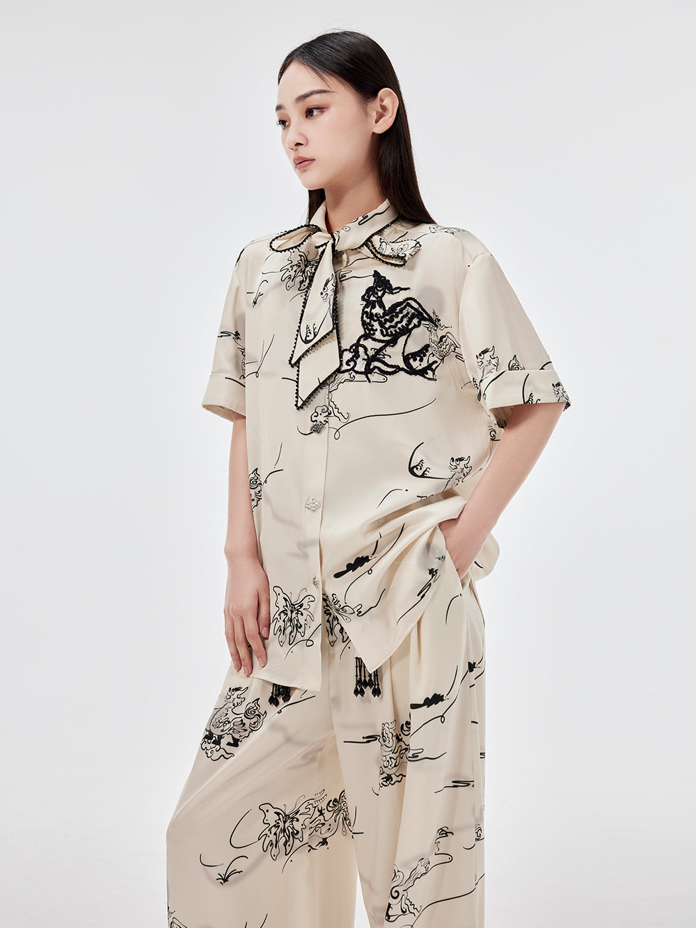 MUKZIN Satin Floating Collar Shirt