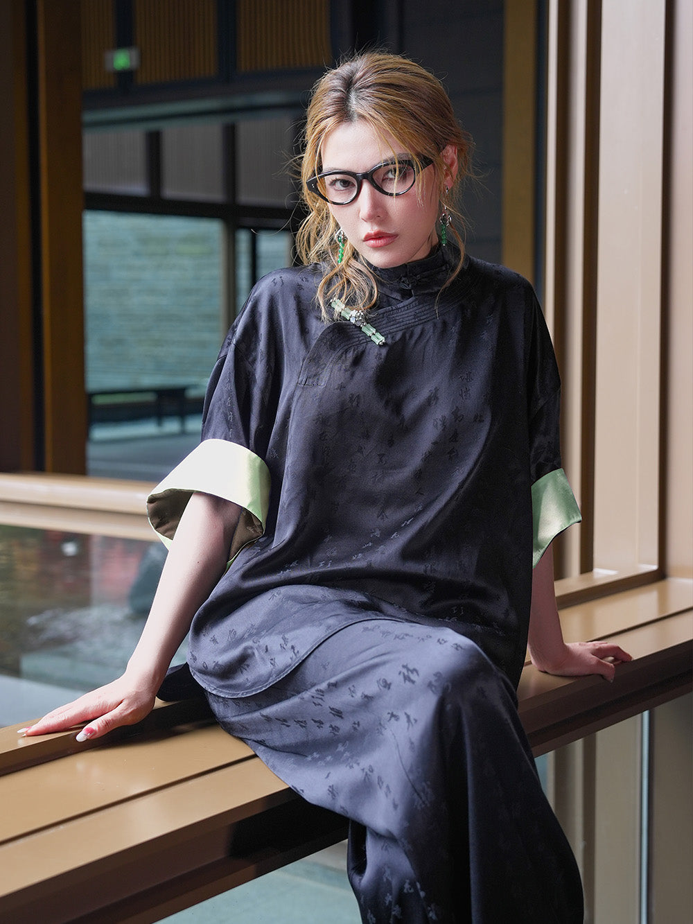 MUKZIN Black Chinese Character Printed Cheongsam Collar Loose T-shirt