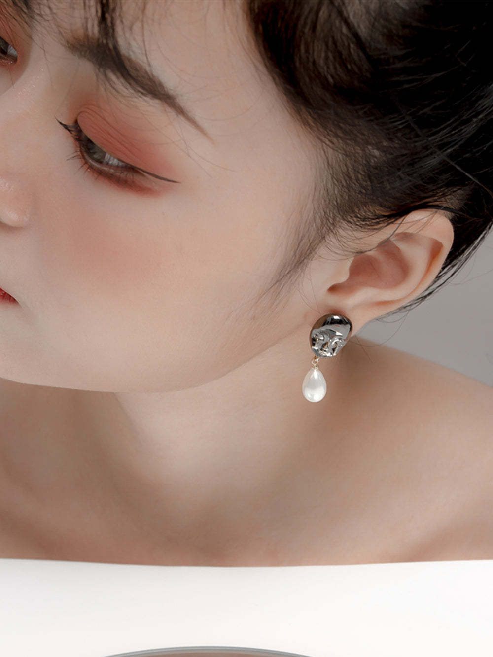 MUKTANK×QUANDO Black Witch Tear Earrings
