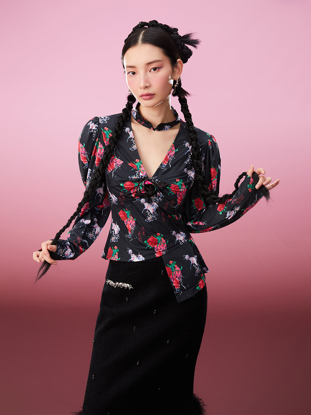MUKZIN Vintage Print Soft V-neck Slimming Shirt