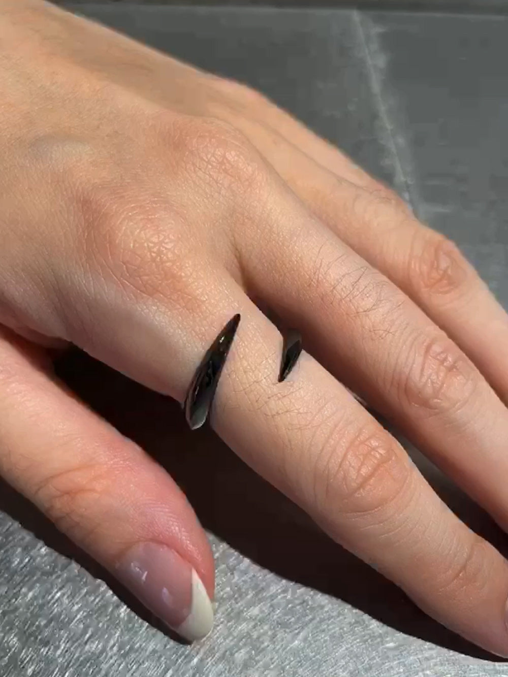 MUKTANK x Mandarin Zan Club Dragon Claw Thin Ring