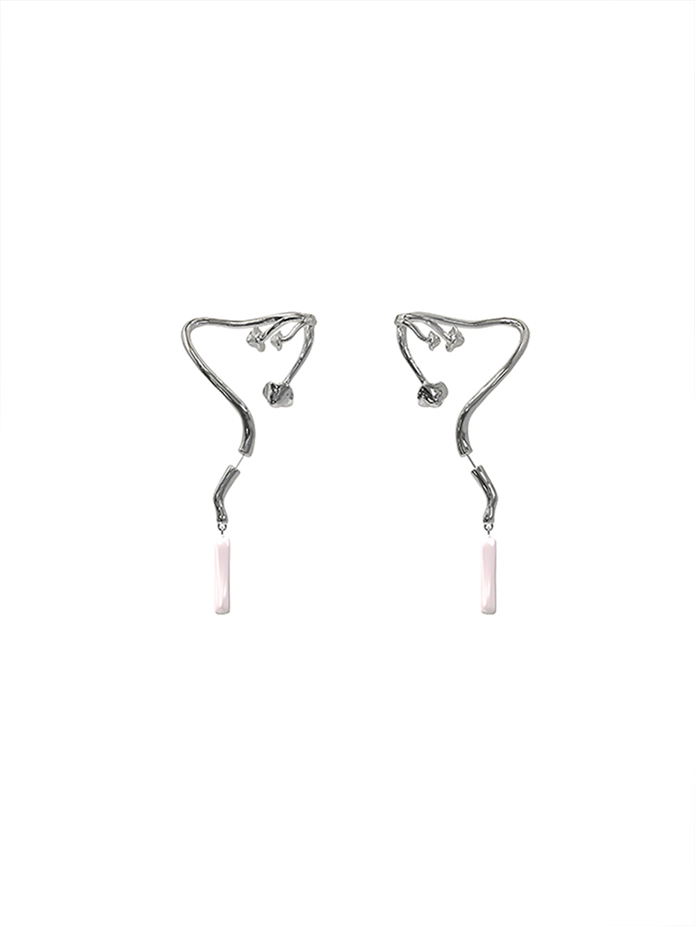 MUKTANK x PEARLONA Dangerous Garden -Silver Baroque Pearl Ear Cuff