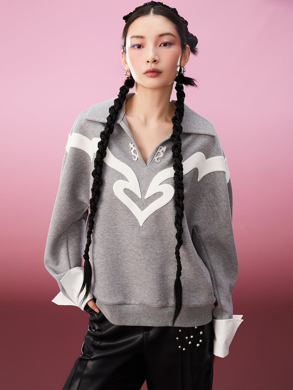 MUKZIN  Off-White Contrasting Small V-Neck Sweatshirt Casual