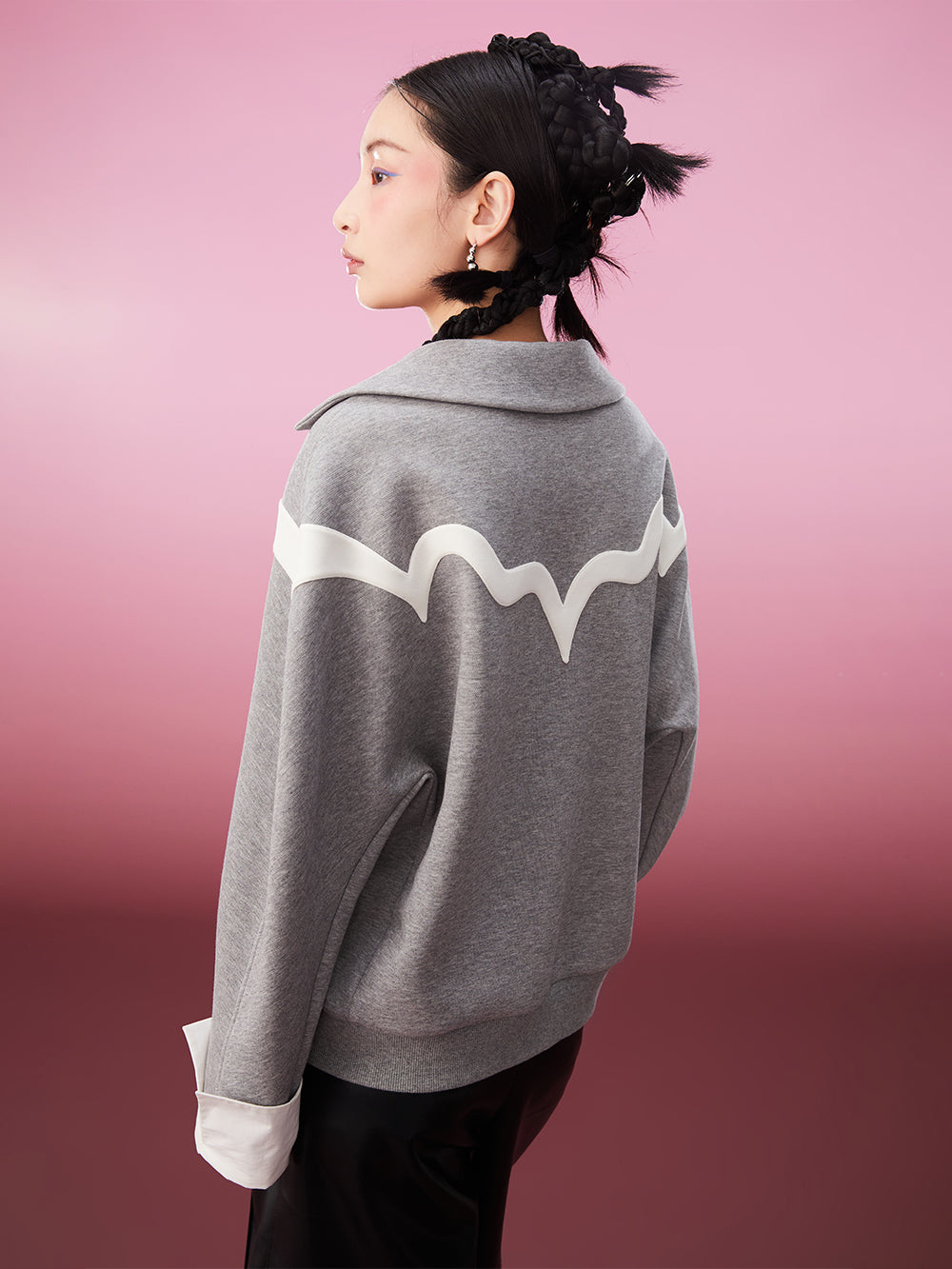 MUKZIN  Off-White Contrasting Small V-Neck Sweatshirt Casual