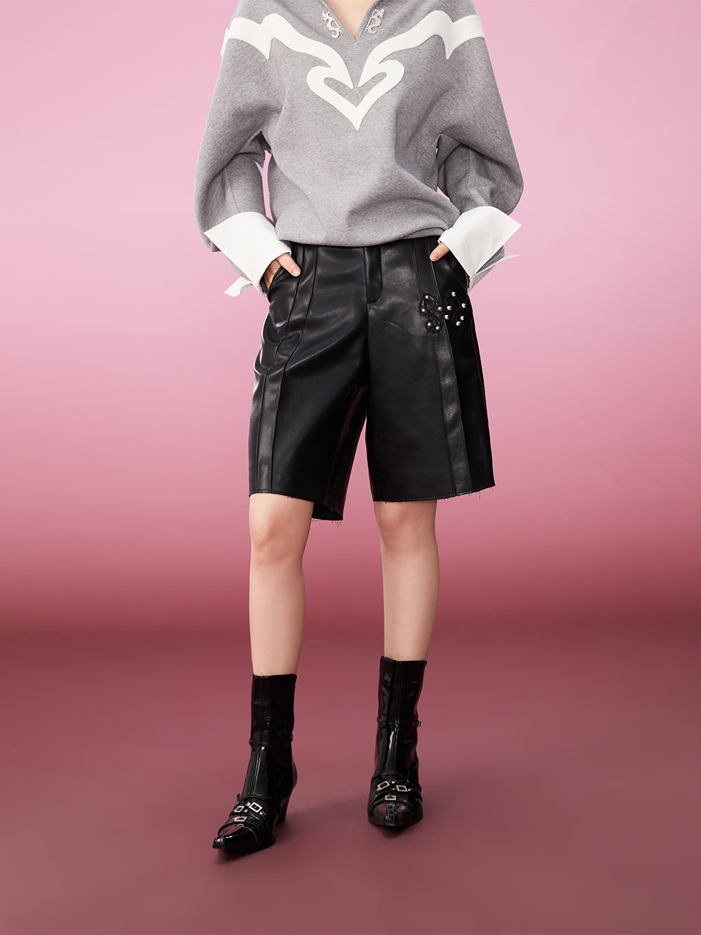 MUKZIN  Off-White Contrasting Small V-Neck Sweatshirt Casual