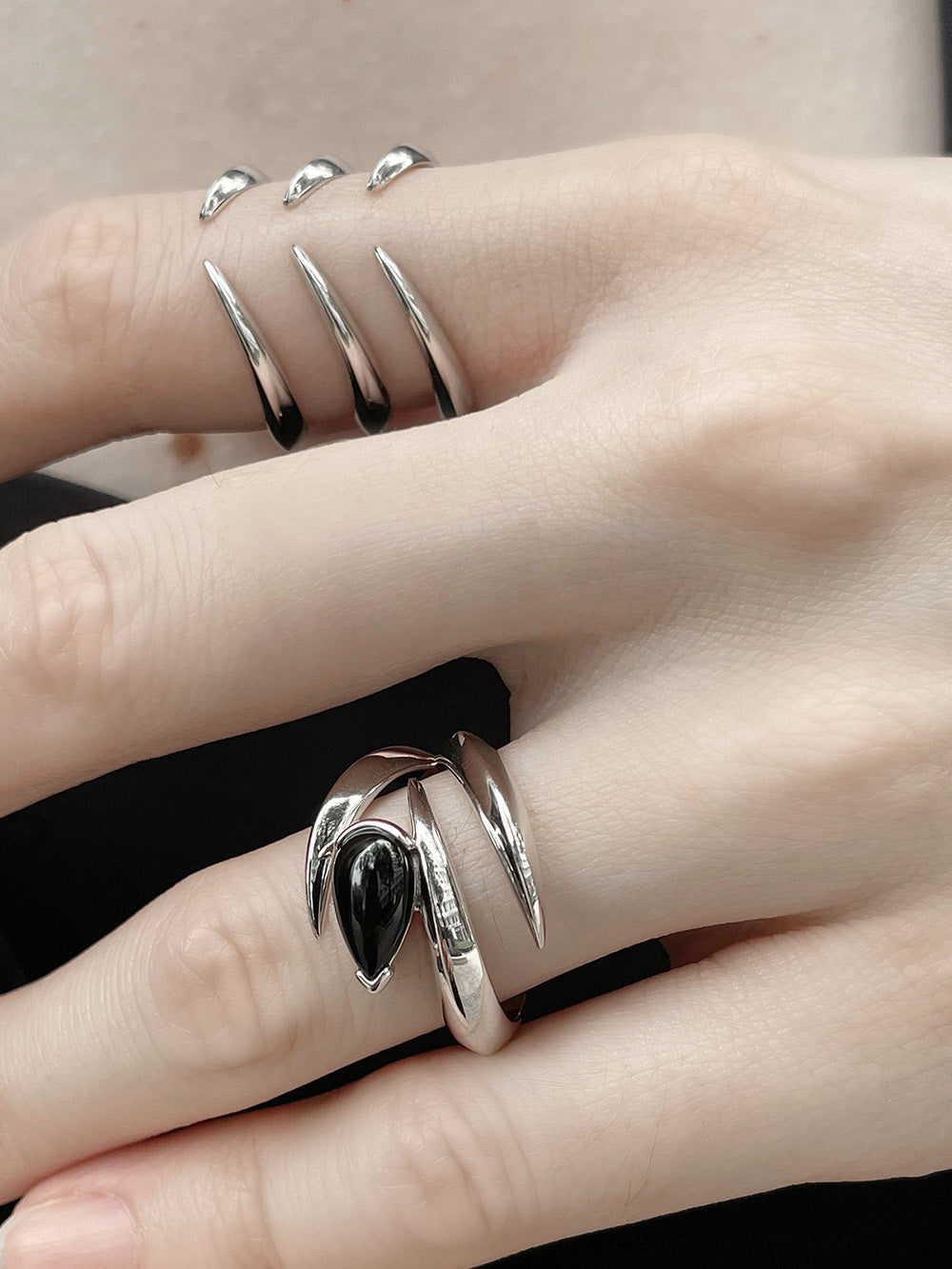 MUKTANK x Mandarin Zan Club Black Onyx Dragon Claw Wide Ring