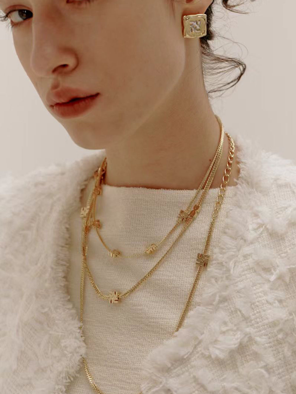 MUKTANK×JUUNNGLE Letter stud earrings